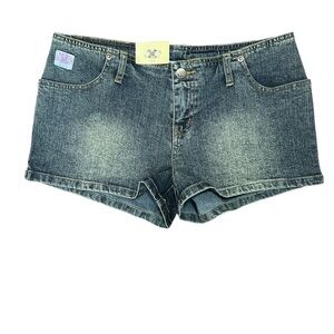 NWT Women's Jean Shorts Size 9/10 waist 32" Inseam 2" button zip short shorts